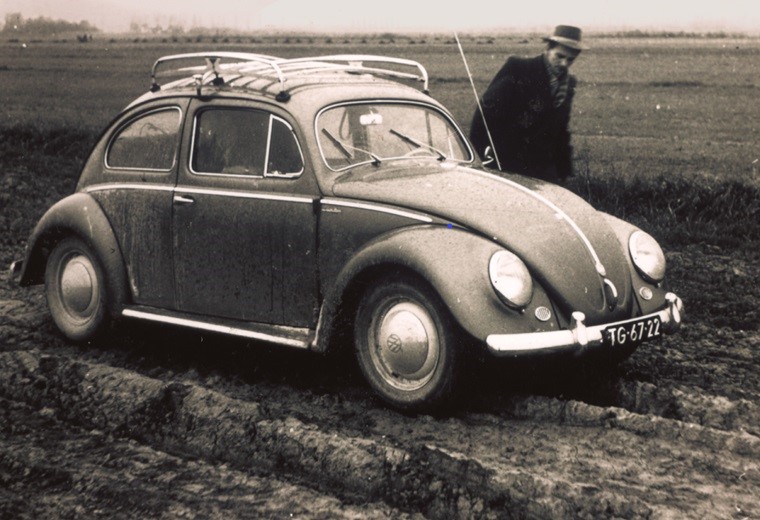 Bruder Andrew mit seinem VW Käfer